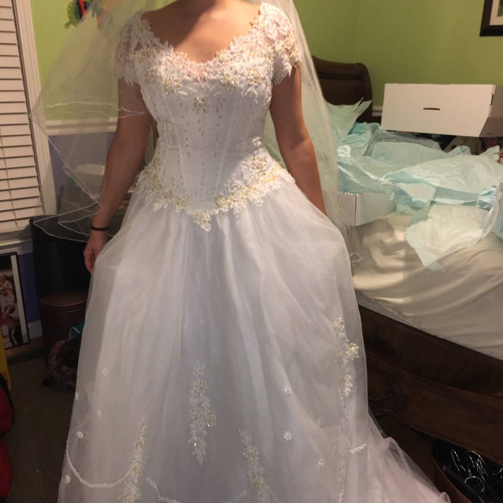 VINTAGE - Jasmine Wedding Dress and Veil